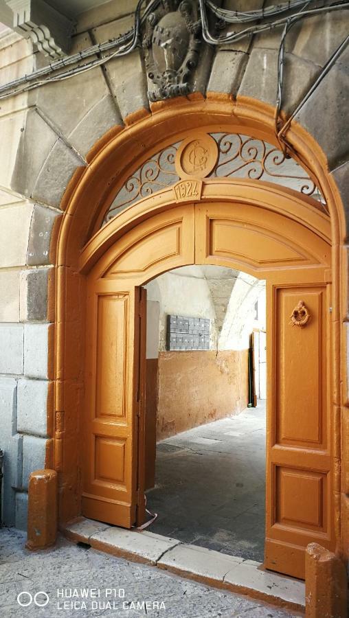 Versosud Cave Bari Bagian luar foto