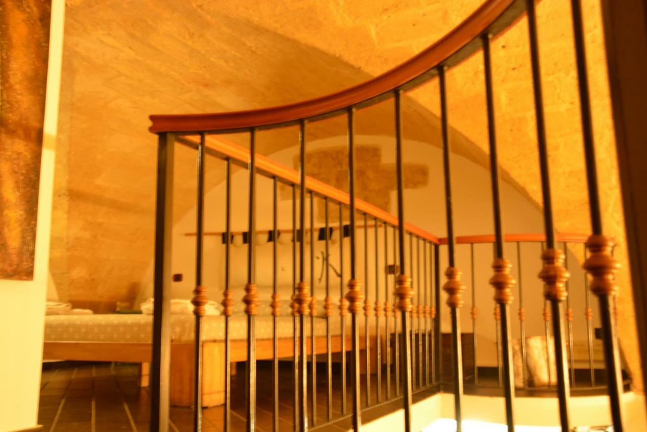 Versosud Cave Bari Bagian luar foto