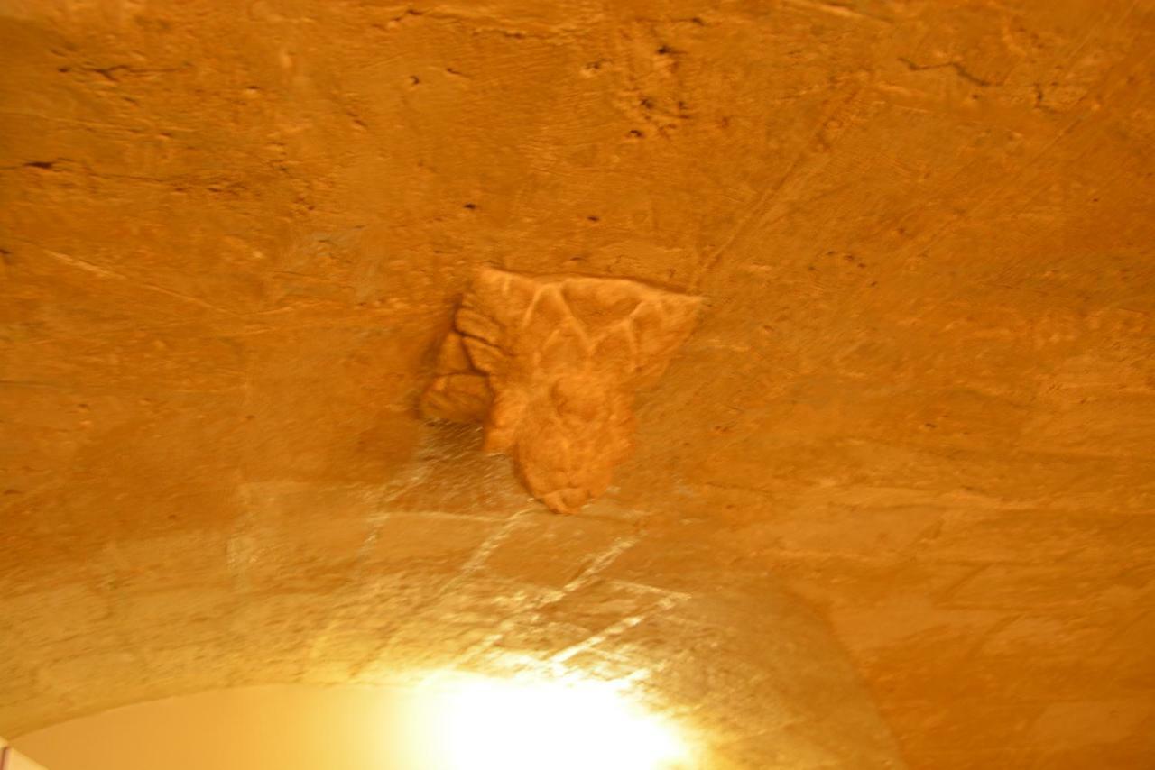 Versosud Cave Bari Bagian luar foto